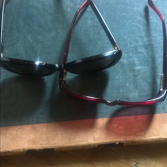 Black and Red Sunglasses Set - Picture 3 of 4